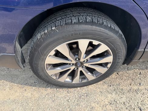 Used 2017 Subaru Outback 3.6R Touring AWD/4WD image 8