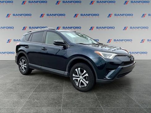 Used 2018 Toyota RAV4 LE FWD image 7