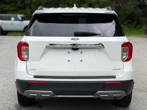 Certified 2022 Ford Explorer XLT w/ Equipment Group 202A AWD/4WD image 4