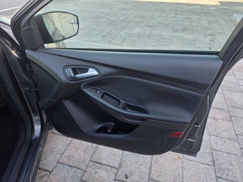Used 2017 Ford Focus SE FWD image 26