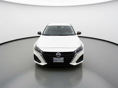 Used 2025 Nissan Altima 2.5 SV image 2