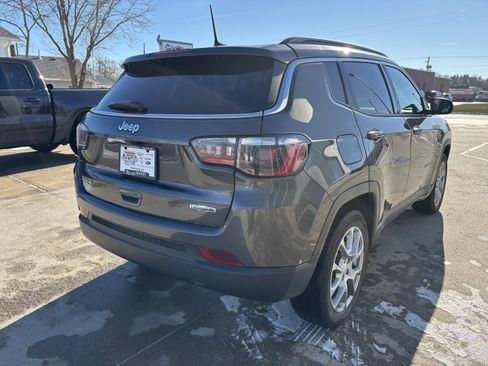 Certified 2023 Jeep Compass Latitude image 8