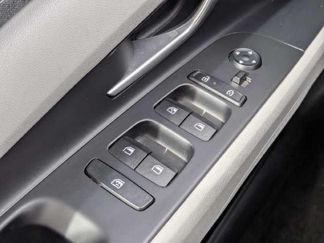 Used 2025 Hyundai Elantra Limited FWD image 26