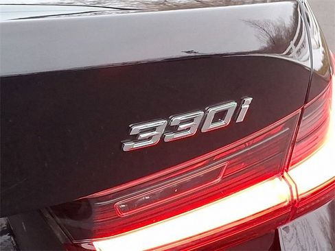 Used 2023 BMW 330i xDrive Sedan w/ Driving Assistance Package image 29