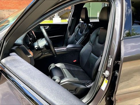Used 2023 Volvo XC60 B5 Ultimate FWD image 34