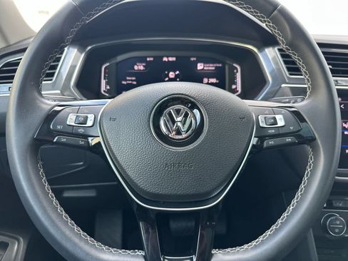 Used 2021 Volkswagen Tiguan SEL FWD image 24