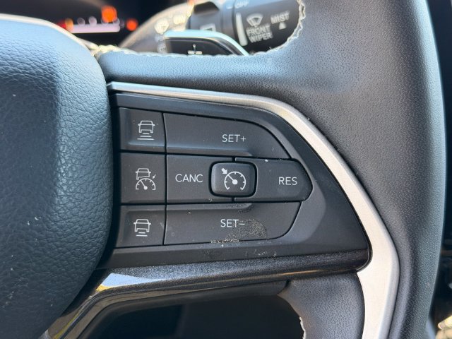 Used 2023 Jeep Grand Cherokee Altitude AWD/4WD image 13