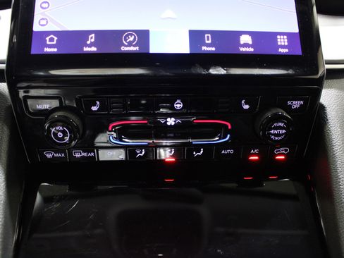 Used 2023 Jeep Grand Cherokee Limited w/ Black Appearance Package image 17