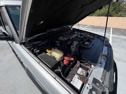Used 2004 Land Rover Discovery S AWD/4WD image 38