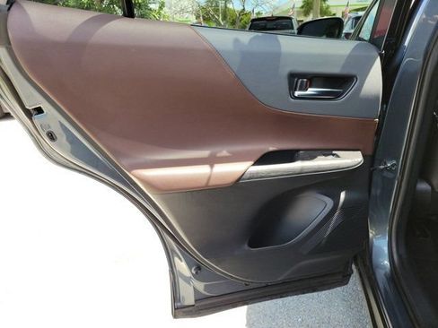 Used 2023 Toyota Venza Limited AWD/4WD image 10