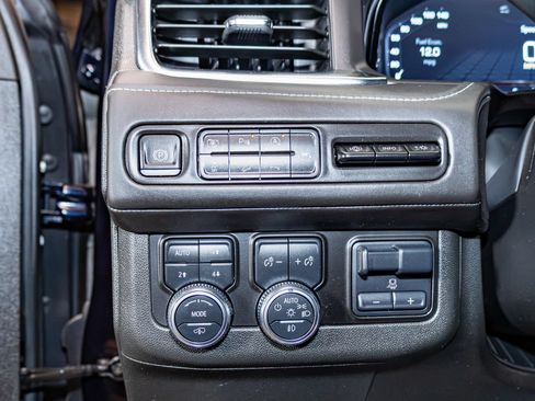 Used 2024 GMC Yukon Denali Ultimate AWD/4WD image 9