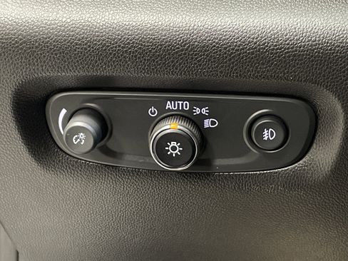 Used 2021 Chevrolet Traverse LT image 29