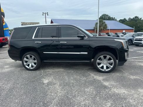 Used 2019 Cadillac Escalade Premium Luxury RWD image 2