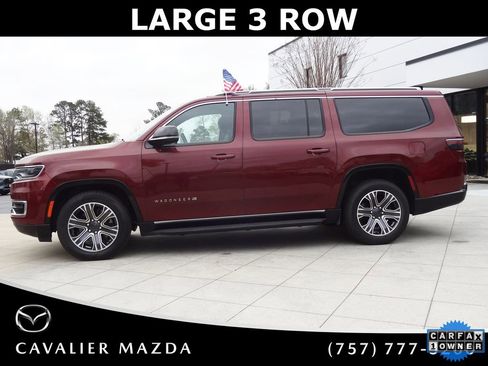 Used 2024 Jeep Wagoneer L Series II w/ Flexible Seating Group AWD/4WD image 7