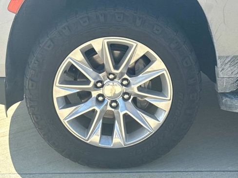 Used 2021 Chevrolet Tahoe Premier w/ Premium Package image 5