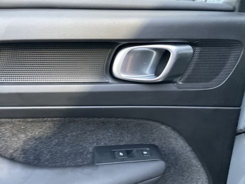 Used 2025 Volvo XC40 B5 Plus image 28