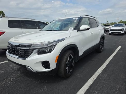 Used 2025 Kia Seltos EX FWD image 8