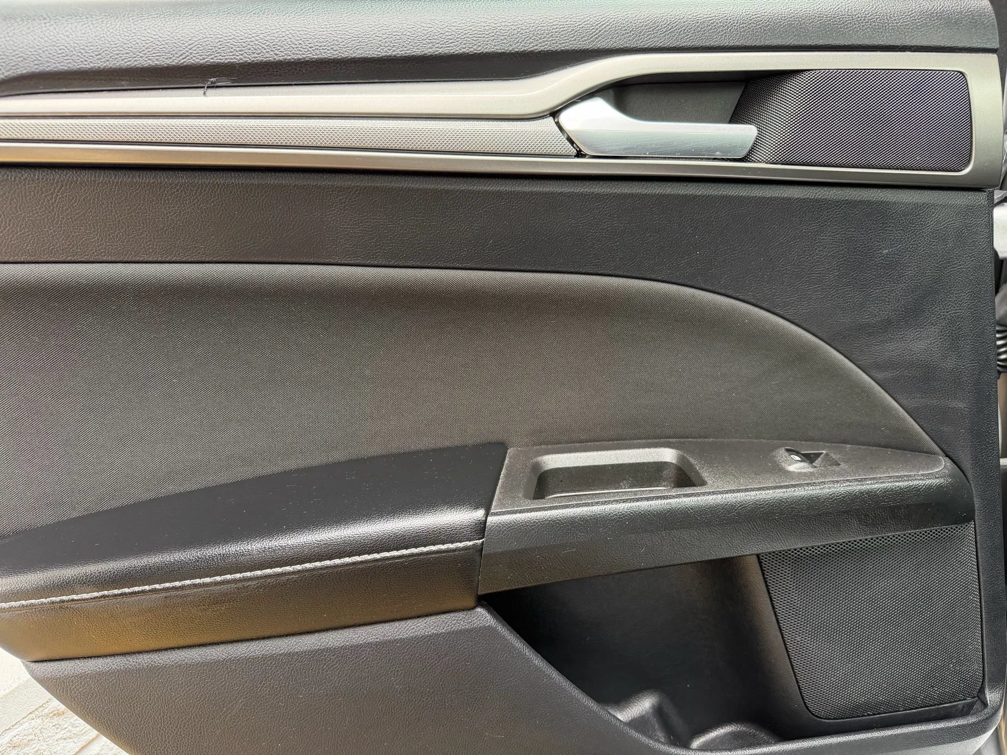 Used 2020 Ford Fusion SE AWD/4WD image 7