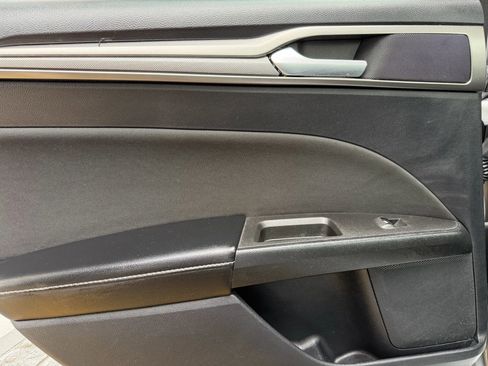 Used 2020 Ford Fusion SE image 7