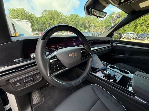 Used 2025 Cadillac Escalade ESV Sport AWD/4WD image 12