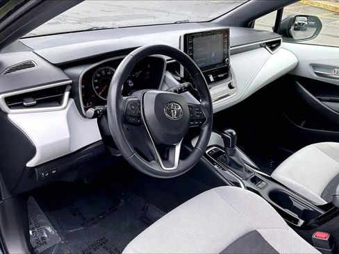 Used 2022 Toyota Corolla SE w/ SE Preferred Package FWD image 10