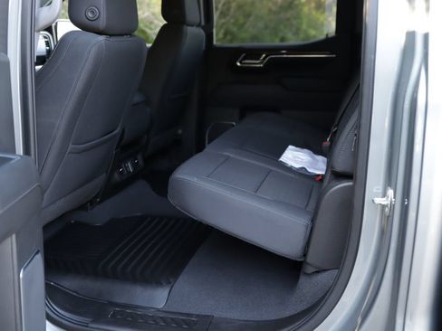 Used 2023 Chevrolet Silverado 1500 LT AWD/4WD image 25