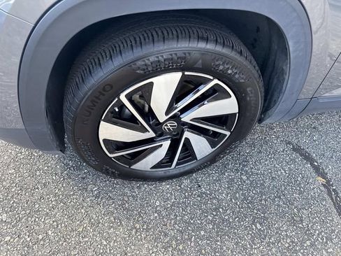 Used 2025 Volkswagen Atlas SE image 9