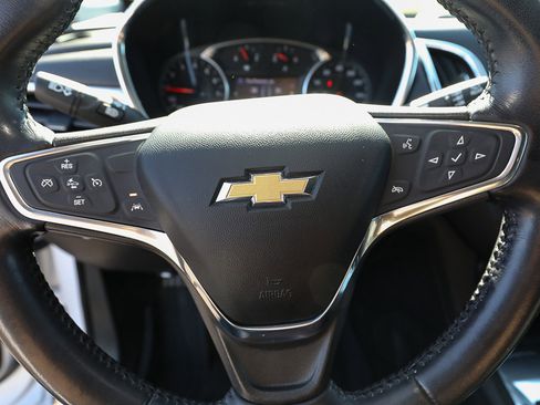 Used 2020 Chevrolet Equinox LT FWD image 14