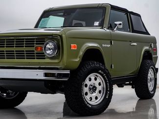 Used 2024 Ford Bronco Black Diamond video 2