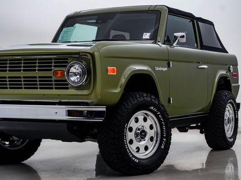 Used 2024 Ford Bronco Black Diamond image 2