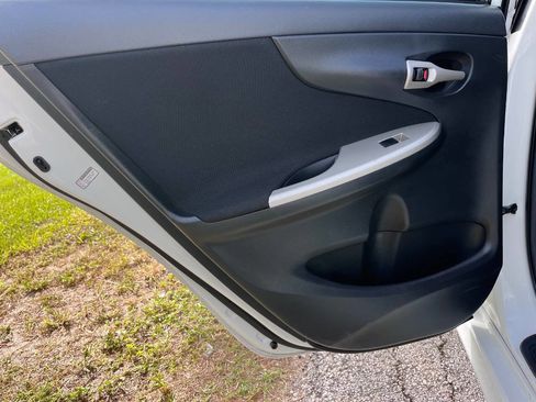 Used 2011 Toyota Corolla S image 34