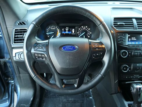 Used 2018 Ford Explorer XLT image 19