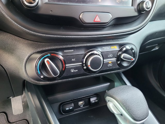 Certified 2025 Kia Soul LX w/ LX Technology Package FWD image 21