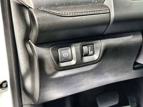 Used 2023 GMC Acadia SLT image 16