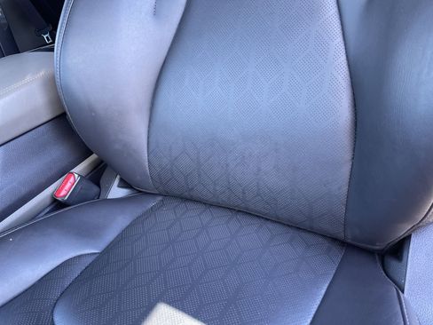 Used 2025 Kia Carnival FWD image 19