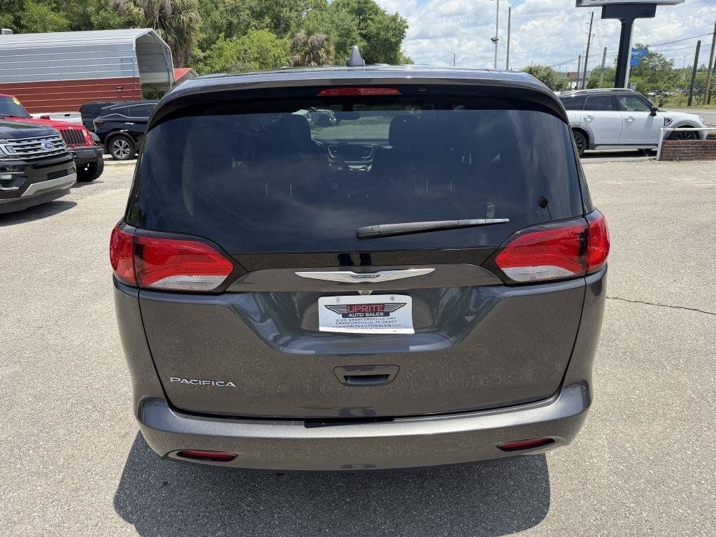 Used 2017 Chrysler Pacifica Touring FWD image 6