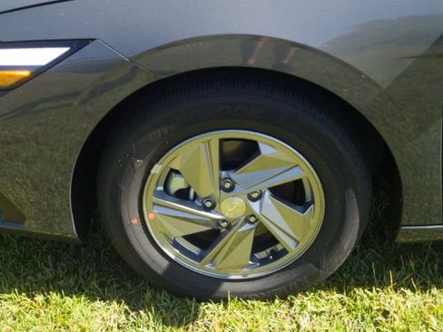 New 2026 Hyundai Elantra SE FWD image 11