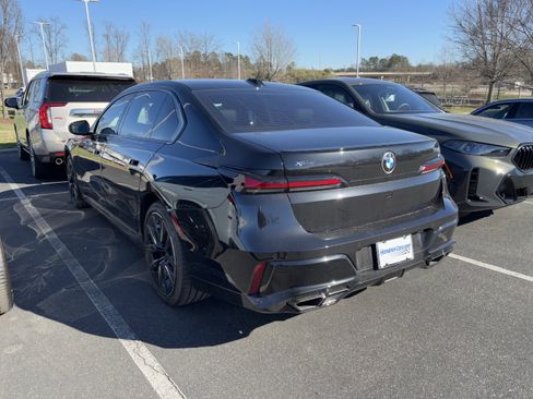 Certified 2025 BMW 760i xDrive w/ Executive Package image 15