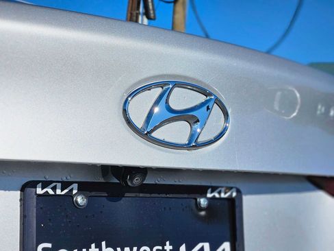 Used 2021 Hyundai Accent SE image 12