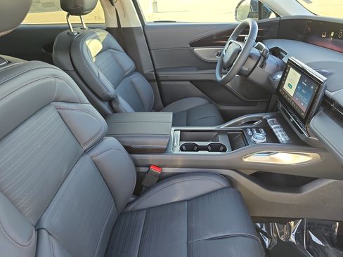 New 2026 Lincoln Nautilus Reserve AWD/4WD image 10