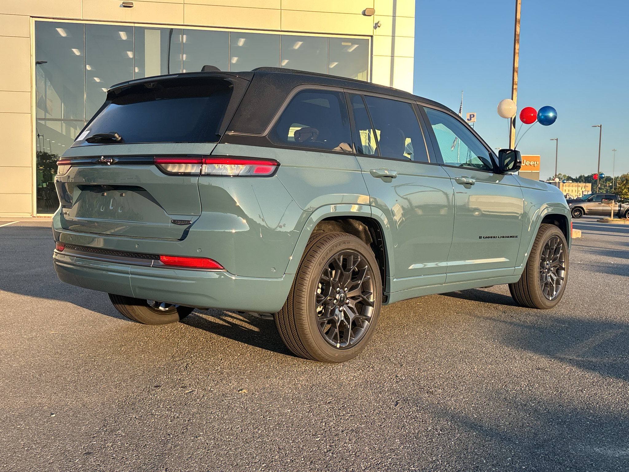 New 2027 Jeep Grand Cherokee Summit AWD/4WD image 6