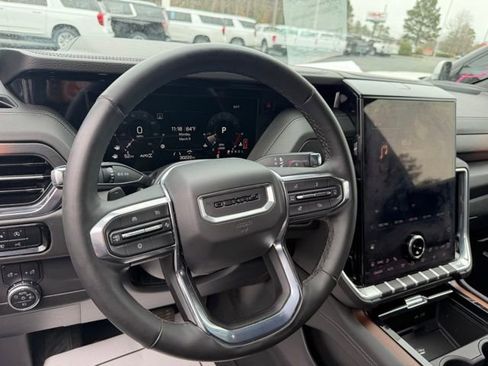 Used 2025 GMC Yukon Denali AWD/4WD image 24