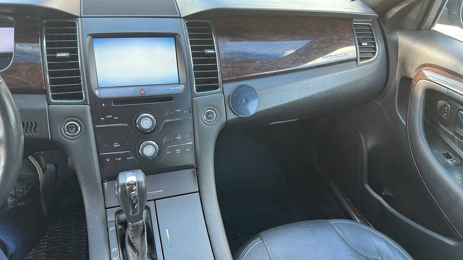 Used 2014 Ford Taurus Limited FWD image 17