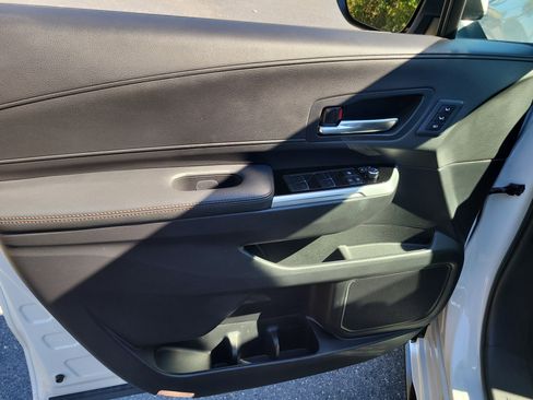 Used 2025 Toyota Sienna Limited image 18