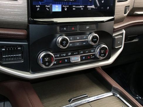 Used 2023 Ford Expedition Limited image 21