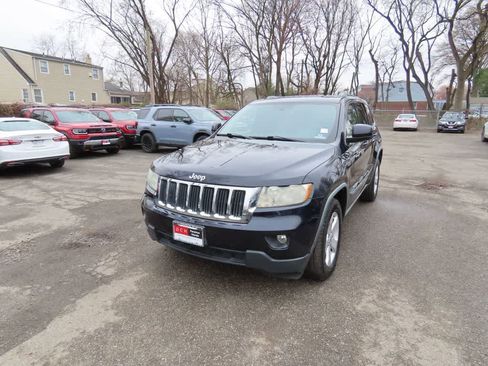 Used 2011 Jeep Grand Cherokee Laredo image 1