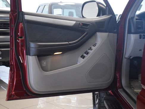 Used 2005 Toyota 4Runner SR5 image 34