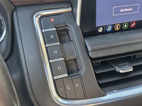 Used 2021 Chevrolet Suburban Z71 w/ Luxury Package image 17