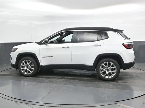 Used 2025 Jeep Compass Limited AWD/4WD image 9