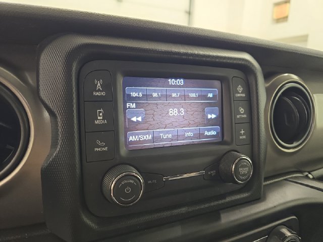 Used 2020 Jeep Wrangler Sport AWD/4WD image 17
